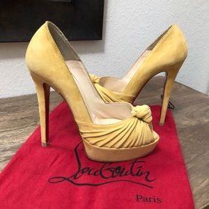 Christian Louboutin Greissimo Knot  Yellow Suede Pumps Heels EUR Size 35 / US 5